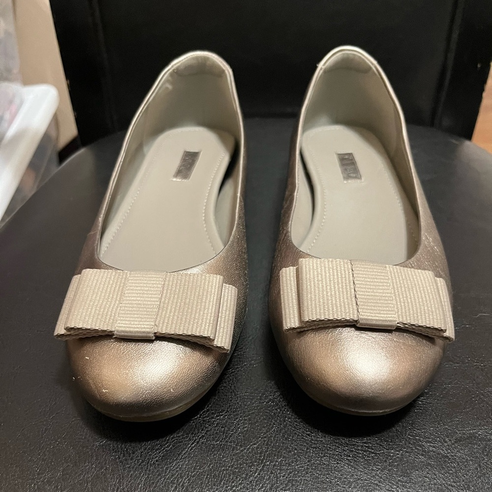 Ecco Women’s European Size 40 (9-10 US) Pewter Flat Slip on Preowned Shoes